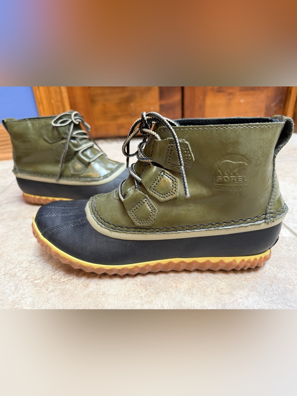Sorel Out ‘N About Rain Boots in Green and Navy, Size 8